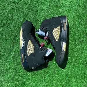 Jordan 5 Retro “Black Metallic” (2016)